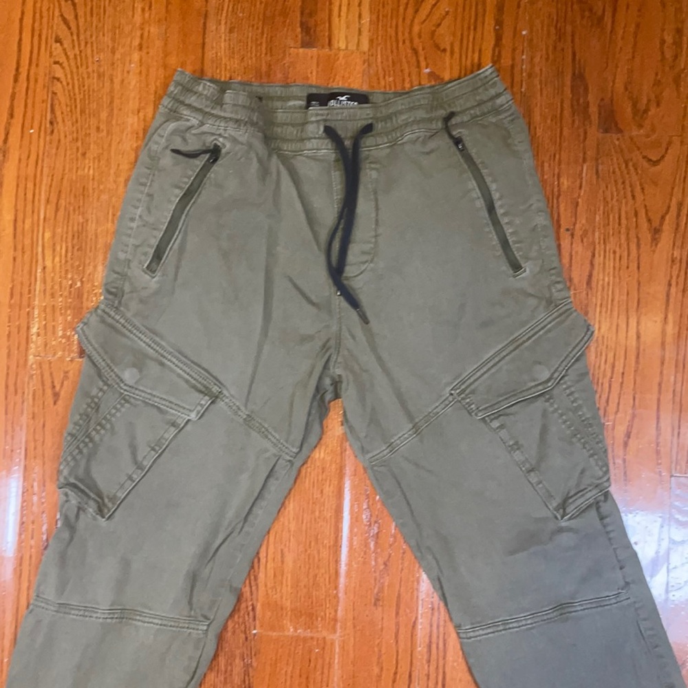 Green cargo joggers